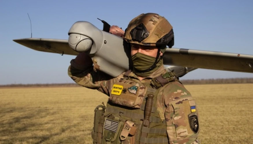 Ілюстративне фото групи комунікацій 426 ОПБС біля ЗРК «Стріла-10» до удару Сил оборони.