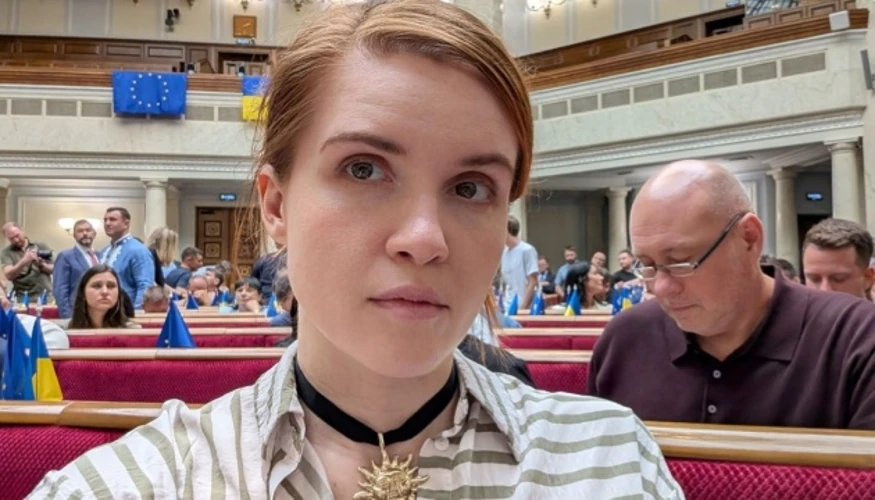 Мар'яна Безугла у сесійній залі Верховної Ради