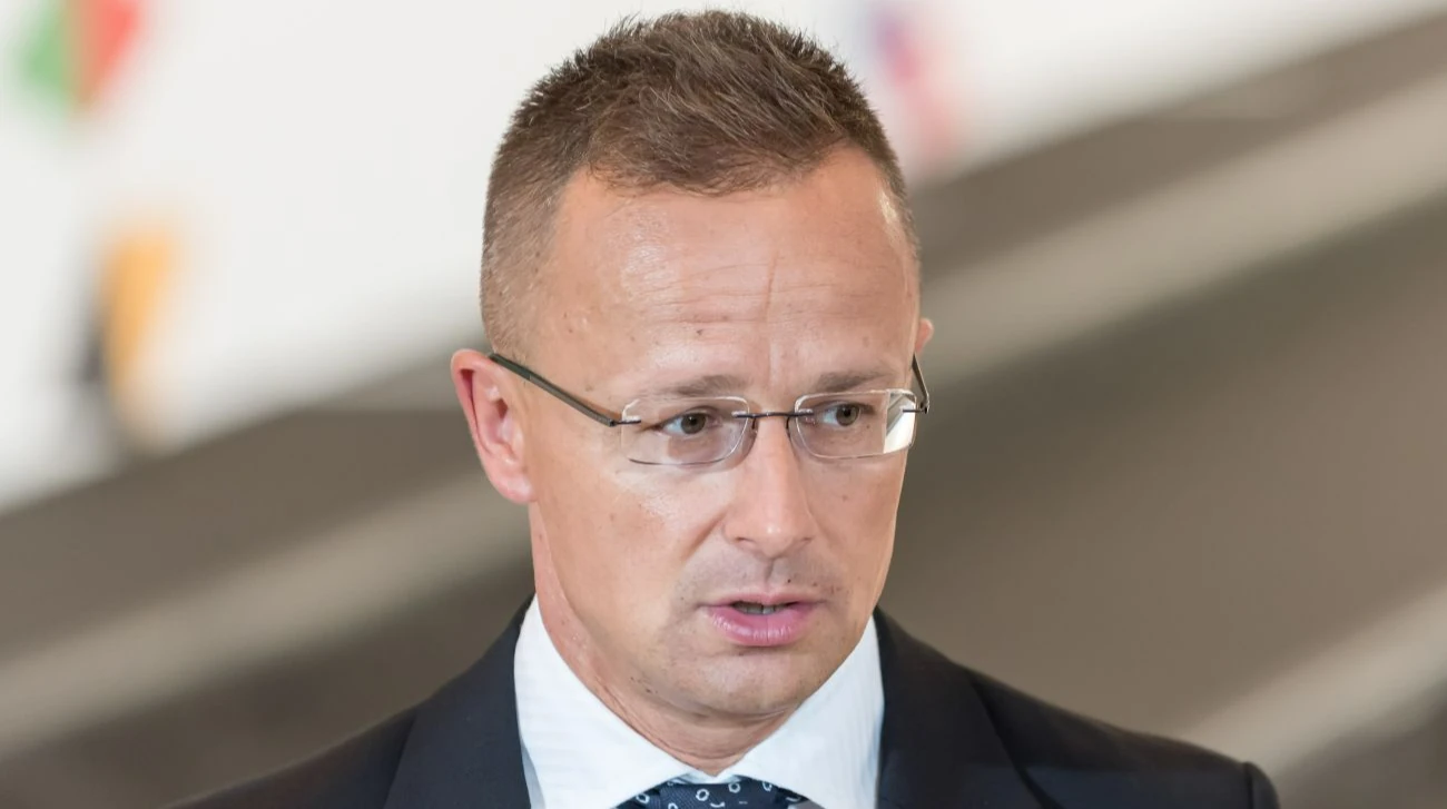 Поліція Будапешта розслідуватиме ймовірне отримання хабаря ексміністром Сійярто