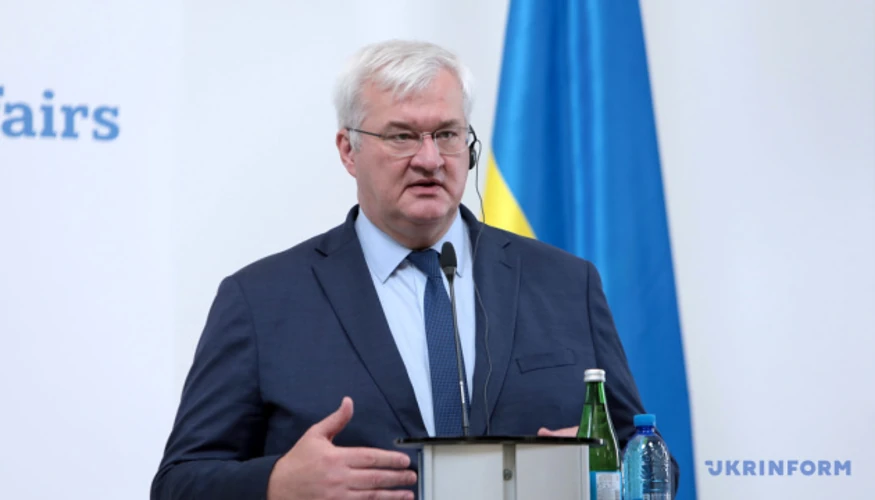 Сибіга назвав ганебним виключення Усманова та Фрідмана з санкційного списку ЄС