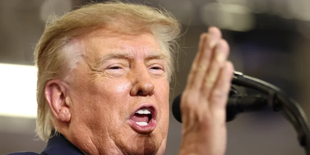 Трамп відмовився від поїздки до Канзасу через ситуацію з Маршаллом