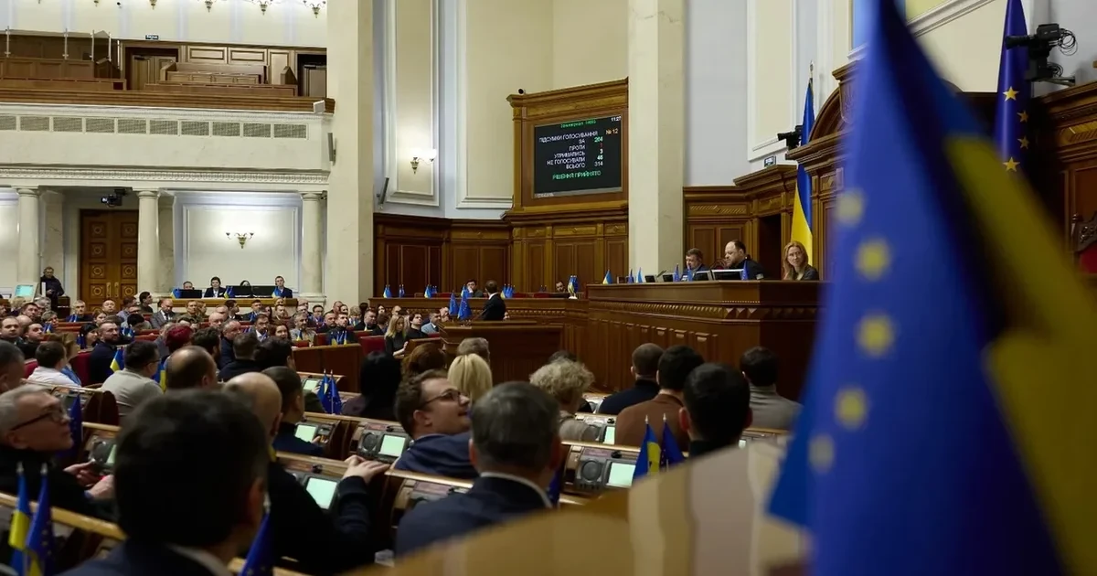 Зеленський вніс законопроєкти, депутати Ради підтримали продовження воєнного стану